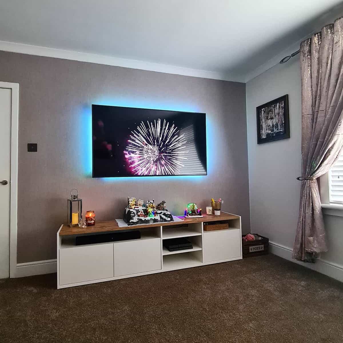 small living room brown carpet wall mounted tv