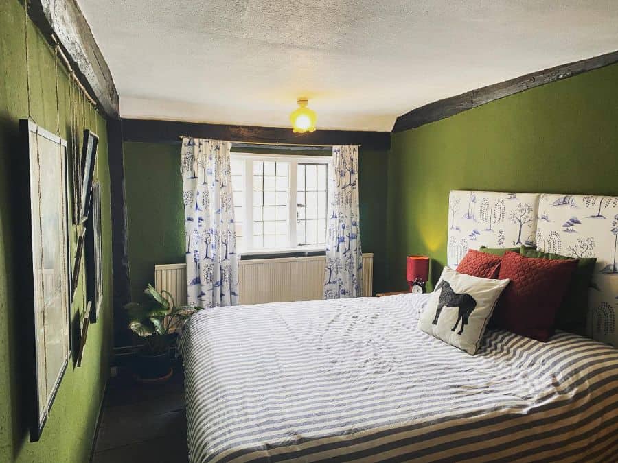 green wall vintage bedroom 