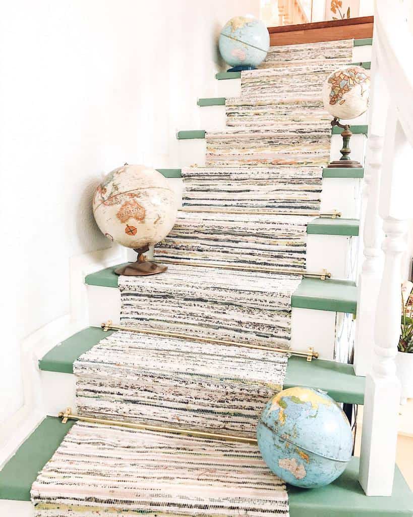 pattern staircase runner with globe decorations 