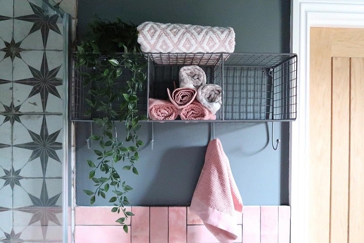 bathroom shelves with towels