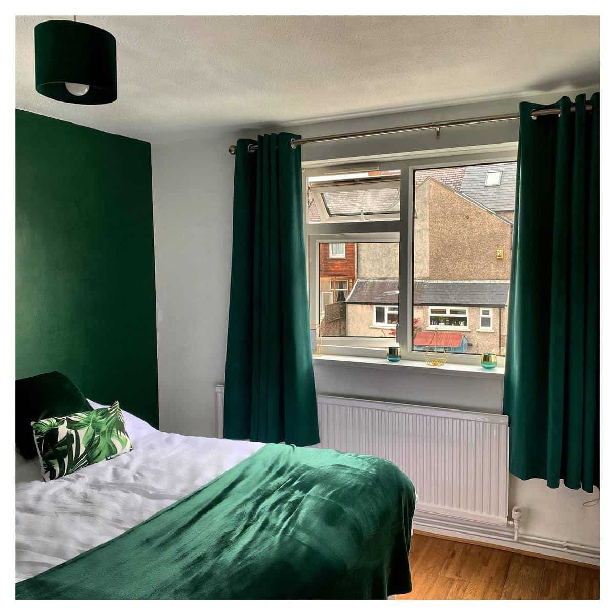 small bedroom green feature wall curtains 