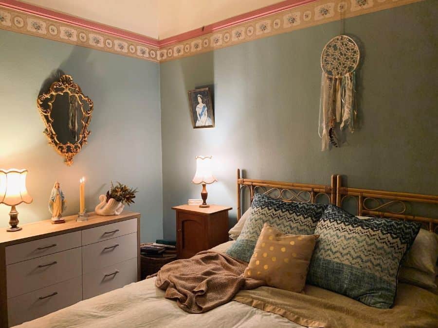 modern vintage bedroom with dreamcatcher 