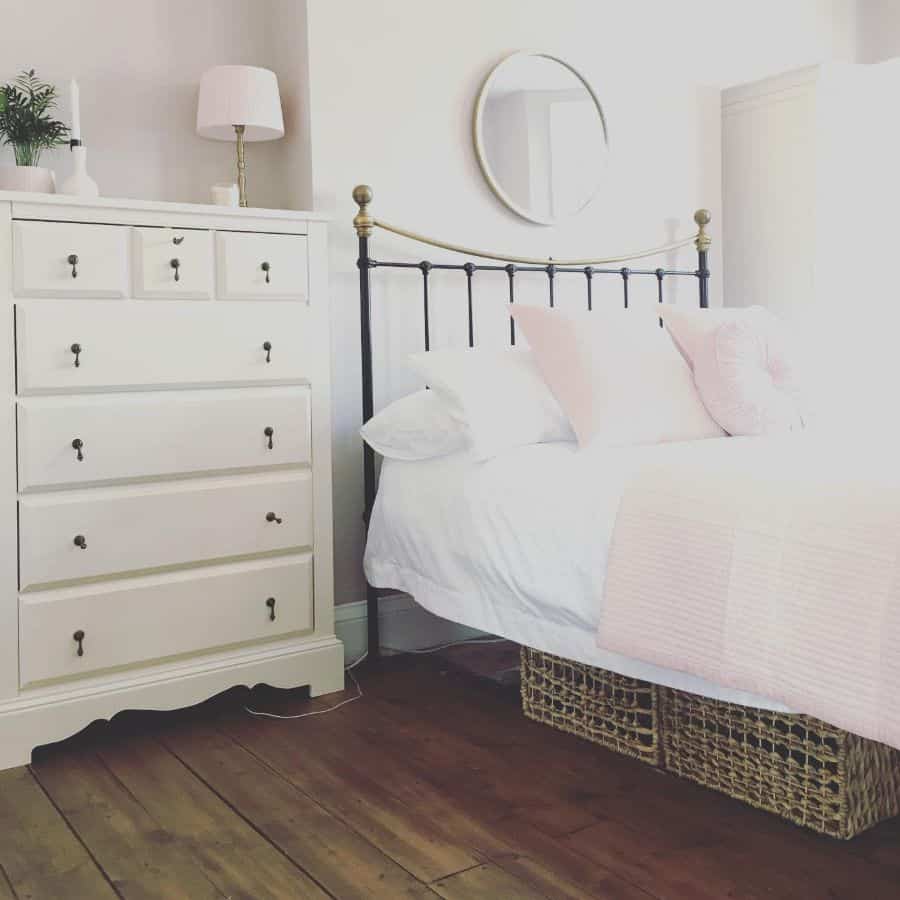 iron bed white chest of drawers