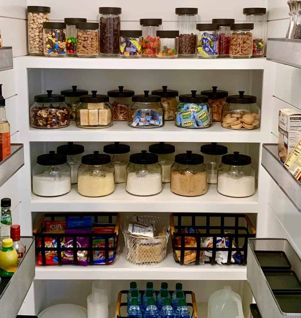 organizing small pantry 