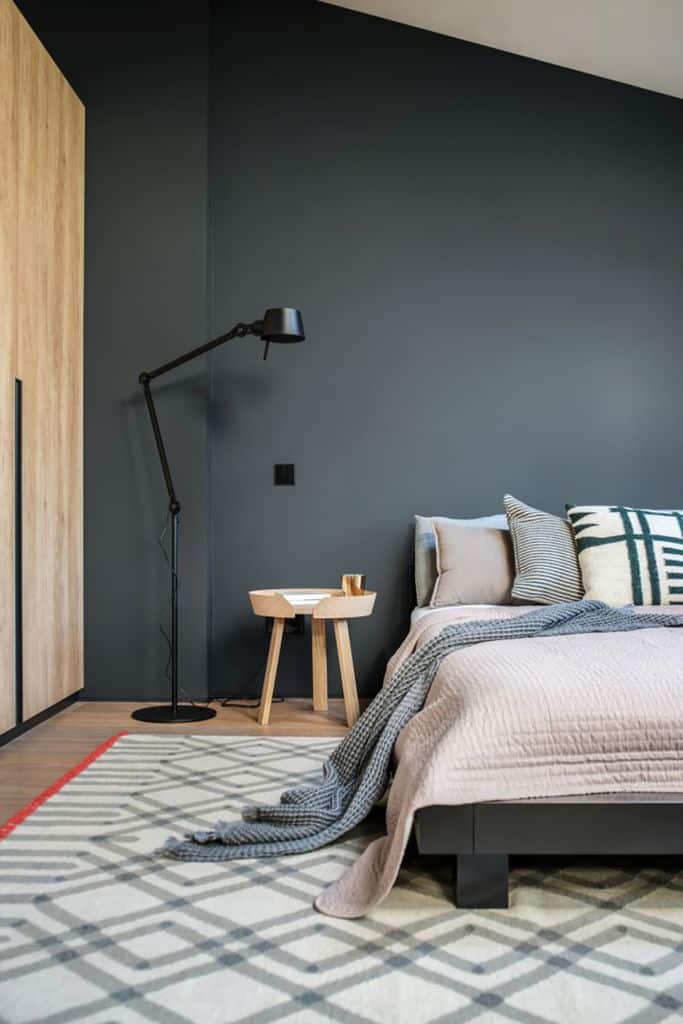 minimalist bedroom platform bed black lamp