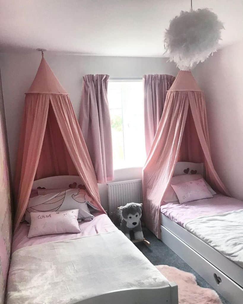 siblings bedroom canopy beds 