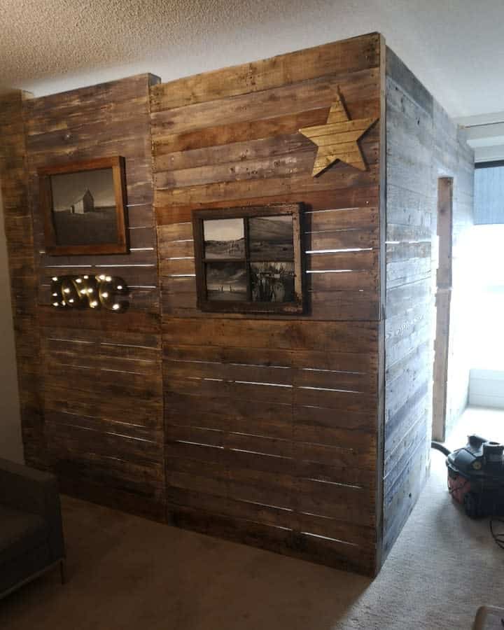 wood shiplap wall 
