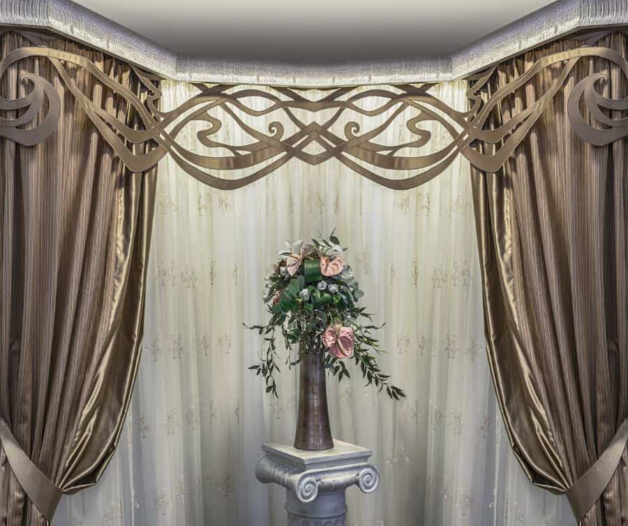 pelmet curtains with flower arrangement center piece 